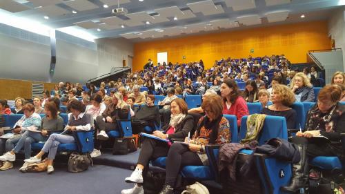 La platea gremita  dell'Auditorium Bettinzoli